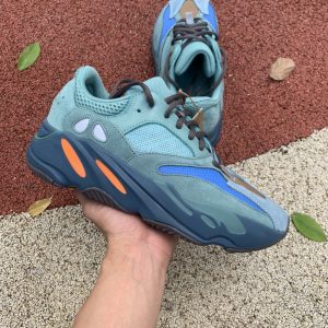 YEEZY 700